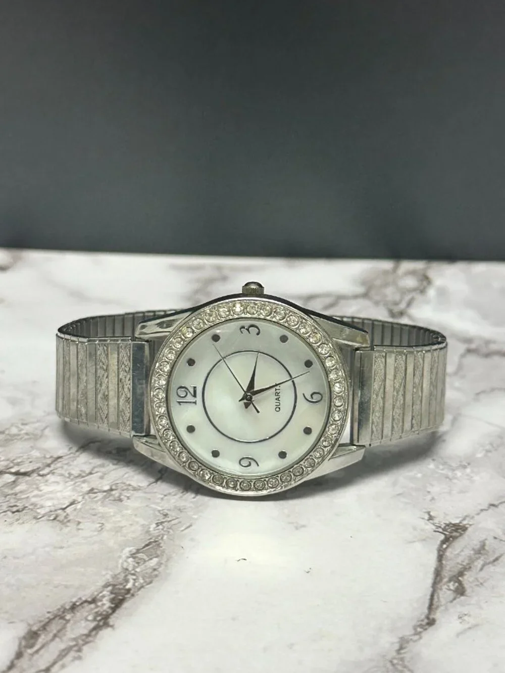 3/$30 Mother of Pearl Dial Watch Women Silver Tone Stretch Band New Battery 6.5